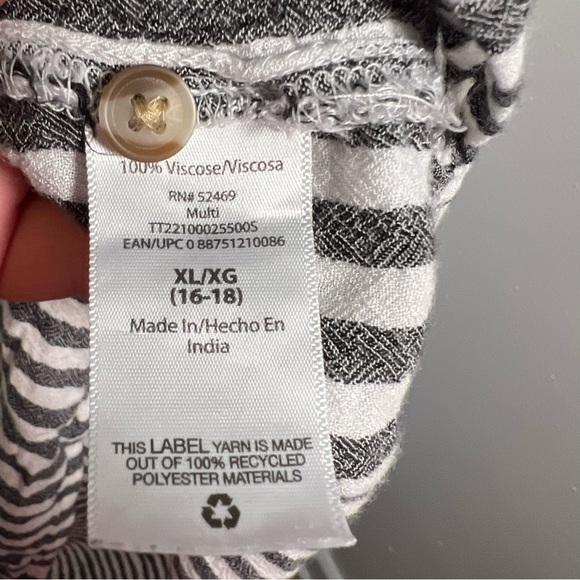 Time and Tru Popover Tank Top White Gray Stripe - Picture 12 of 12